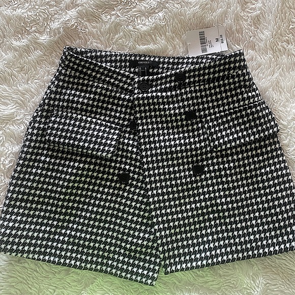 Forever 21 Dresses & Skirts - Mini Skirt Perfect For Date Night,Work,Brunch Etc.